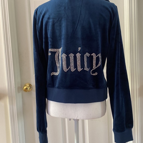 17:01 - Juicy Couture Bling Velour Hoodie - Picture 4 of 13